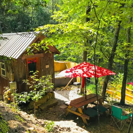 Cozy Beavercreek Cabin Retreat – Smoky Mountain Serenity Awaits!