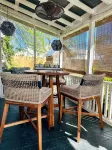 Best Porch in Swansboro! 1 Block to Front Street. Beautiful New Kitchen. - Wifi