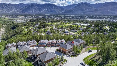 Spacious Invermere 3bd2.5ba Townhome Nestled in the Purcell Mountains! - Wifi