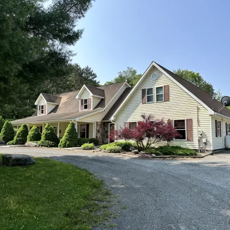 Alvie House: 5 min from Wisp&DCL, Outdoor Fire Pit, Fireplaces, Country Kitchen