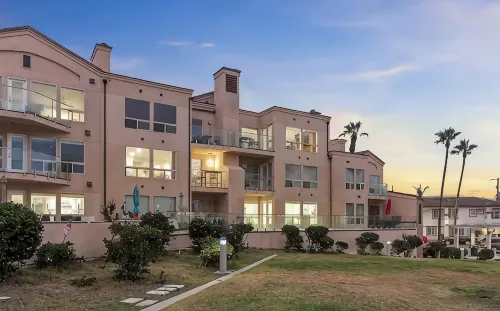 Outdoor Retreat with Panoramic Ocean Vistas, Sunrises, and Sunsets. - Wifi
