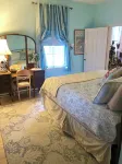Historical Victorian 2 bedroom Flat 1 block from Beach JUST RENOVATED! - Hot Tub