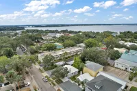 The Ashford - 2min walk to DT Mt Dora - 5 Star luxury! - Boutique