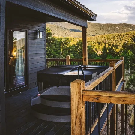 Secluded Rocky Mountain Luxury: Stunning Views & Ultimate Outdoor Escape
