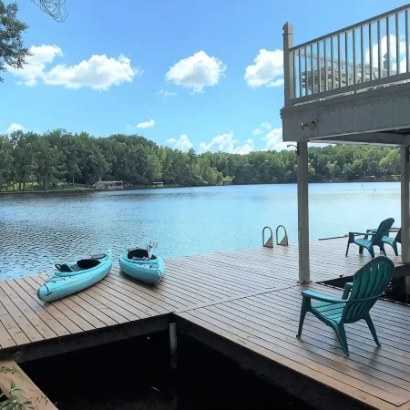 Private Point Lot! Jump Dock! Pool Table, Ping Ping! Partial Summer Weeks Avail!