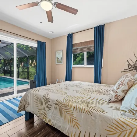 Florida nest - summer house with heated swimming pool. Pet friendly.