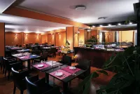 Aura Club - La Fenice Hotel a Paternò