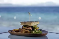 Burgos Reef Boutique Resort فنادق في Padre Burgos