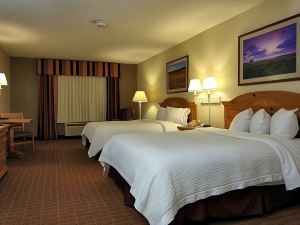 Lancaster Inn & Suites