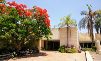 Kibbutz Tiratzvi - Country Lodging