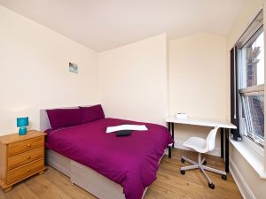 Liverpool City Stays - Economy Room - Close to City Centre AA