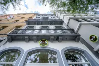B&B Hotel Brussels Centre Gare du Midi Hotel dekat Base Design Brussels