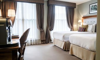 The Drayton Court Hotel - Housity