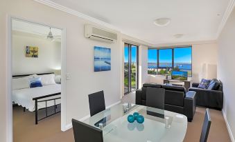 Aqualine Apartments on the Broadwater