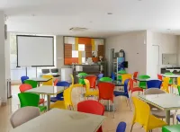 Hotel New Coklat Hotels in Genteng