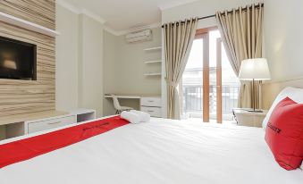 RedDoorz Premium Near Ragunan Zoo 2