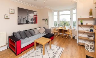 Modern Aberdeen City Apartment Free Parking