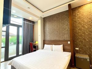 Shine Hotel Huế