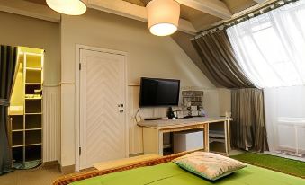 Raj Hotel