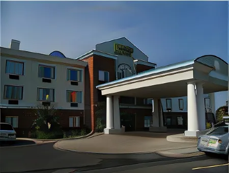 Holiday Inn Express & Suites Meridian