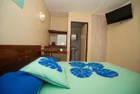 Bora Bora Holiday's Lodge Hotels in Anau