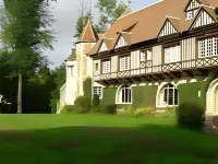 Chambres d'Hôtes Manoir de Beaumarchais Hotels in Lumigny-Nesles-Ormeaux