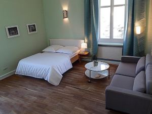 Casa Hostel Pirna / Villa Schmidt