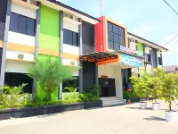 RedDoorz at Hotel Nuansa Ngawi Hotel dekat Taman Sukowati