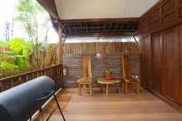 Dalem Jongke by Ubu Villa - 9 Bedrooms Villa in Yogyakarta Hotels in Sendangadi