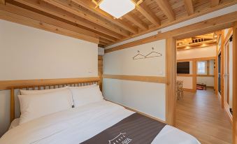 Gyeongju Hwangridan-Gil Hanok Private Pool Villa Muwon