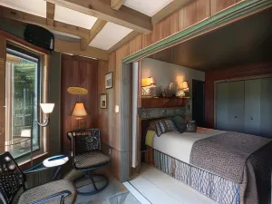 Twin Pine Manor