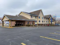 Super 8 by Wyndham Alton Hotels in Elsah