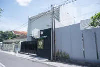 Athena House Syariah Near the Park Mall Solo Baru Mitra RedDoorz Hotels in Grogol