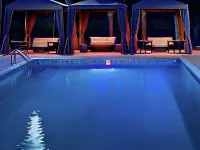 DoubleTree by Hilton Hotel and Suites Charleston Airport - Pools