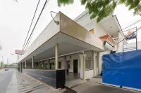 RedDoorz Syariah @ Sakura Hotel Duren Sawit Hotel dekat Perpustakaan UNJ