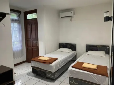 RedDoorz @ Hotel Ermashita Jayapura Hotels near Ruko Yabansai