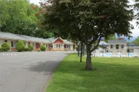 Berkshire Inn - parking