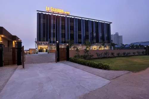Hotel le Seasons Park Hotels in Greater Noida