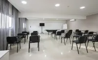 Apart Hotel Rivadavia 815 - 停車場