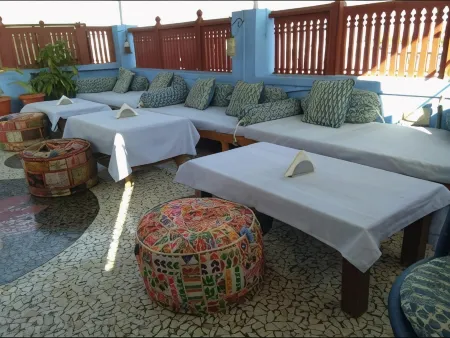 Pushp Guest House Отели рядом с достопримечательностью «Ghanta Ghar Jodhpur»