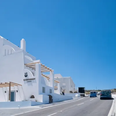 Symphony Suites Hotel berhampiran Pelabuhan Athinios