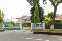 RedDoorz Syariah Near Alun Alun Magelang Bayeman Hotels in Bandongan