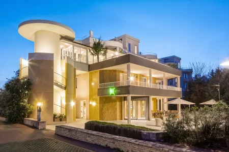 Ibis Styles Bari Giovinazzo Отели рядом с достопримечательностью «Piazza Vittorio Emanuele II»