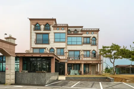 Play here too Pool villa Отели рядом с достопримечательностью «365 대부도 캠핑시티»