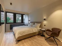 The Adams - Self Check in Hotel Hotels near Cafe Beeg