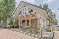 RedDoorz Syariah at Eco Pesantren Daarut Tauhid Hotel dekat Masjid Tasdiqul Quran & Asrama Pesantren