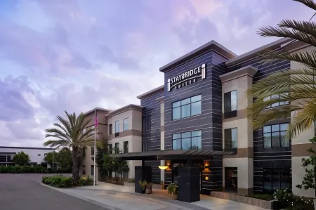 Staybridge Suites Carlsbad - San Diego Отели рядом с Аэропорт Эль-Паломар