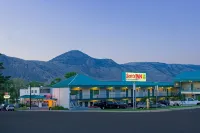 Scott's Inn & Suites Hotels in der Nähe von BC Wildlife Park