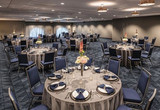 4. 코트야드 바이 ..