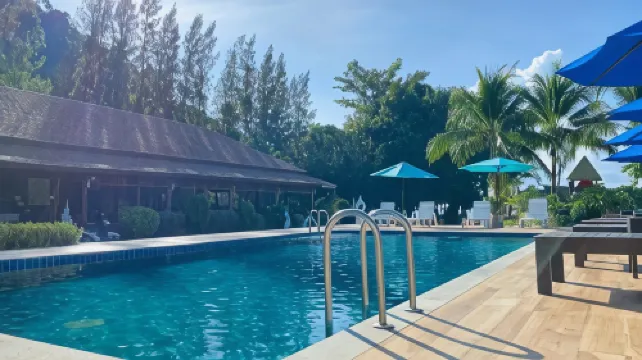 Koh Ngai Paradise Beach Resort